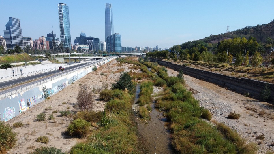 Racionamiento de agua: comunas del sector oriente preparan medidas para evitar esta extrema decisión Racionamiento de agua: comunas del sector oriente preparan medidas para evitar esta extrema decisión