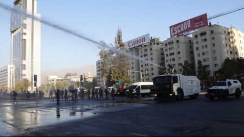 Se producen cortes de tránsito y cierre de accesos a estación de Metro en el sector de Plaza Italia por manifestaciones