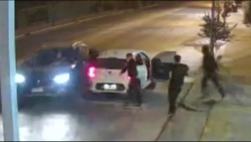 Casi atropelló a delincuentes: Video muestra maniobra de conductor que evitó el robo de su vehículo en Padre Hurtado