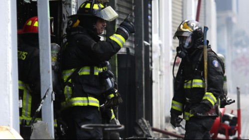 Dos adultos mayores de 90 y 78 años mueren en violento incendio en La Pintana