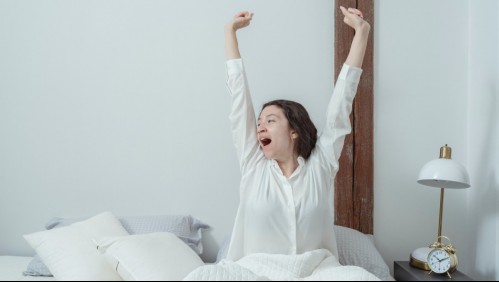 Resaca del sueño: ¿Por qué nos sentimos cansados cuando dormimos mucho?