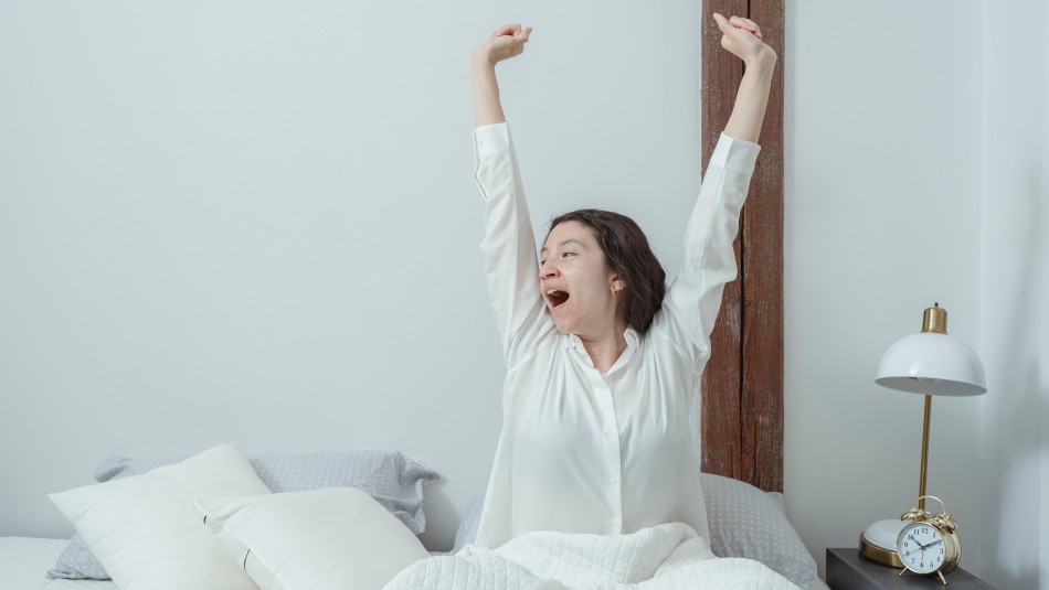 Resaca del sueño: ¿Por qué nos sentimos cansados cuando dormimos mucho?