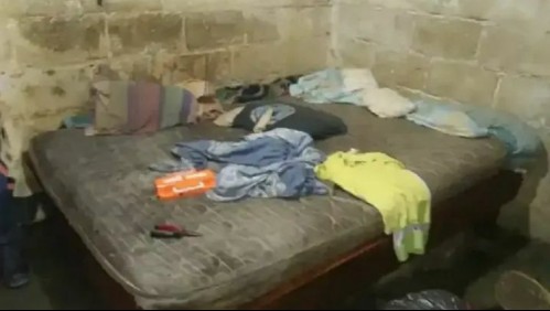 Mujer tenía a su hija de seis años encadenada: La niña dijo que la golpeaba y no le daba alimentos