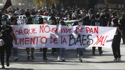 'Condenamos la violencia de Carabineros': Confech lamenta baleo a un estudiante universitario