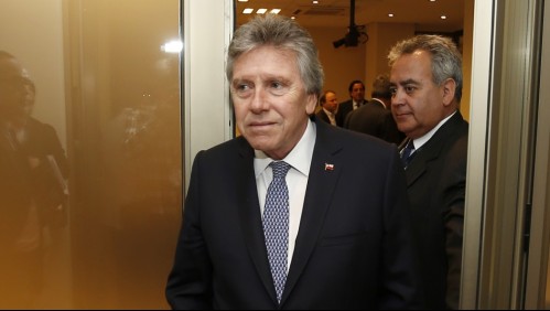 Exministro Alberto Espina fue internado tras sufrir un accidente cerebrovascular: 'Está estable y próximo al alta'