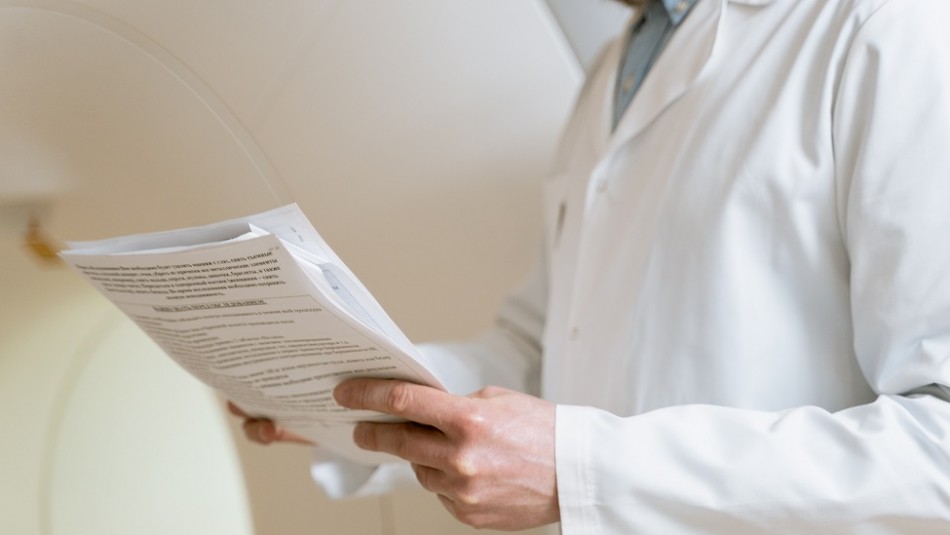 Acude al hospital con hipo persistente y descubren que tenía un tumor en el cerebro: No podía dormir, comer, ni hablar Acude al hospital con hipo persistente y descubren que tenía un tumor en el cerebro: No podía dormir, comer, ni hablar