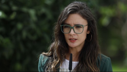 'Esto es absolutamente falso': Ministra Camila Vallejo desmiente llegada de su expareja al Servicio de Salud