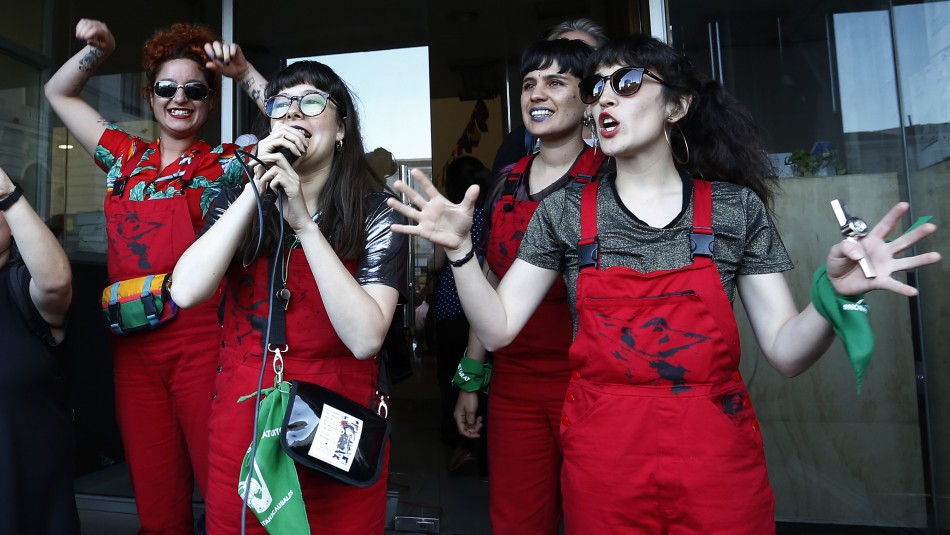 Para protestar contra los femicidios y la violencia de género: Colectivo Las Tesis realiza performance en México
