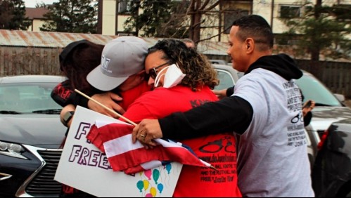 La dramática historia de dos hermanos liberados tras pasar 25 años en la cárcel por un crimen que no cometieron