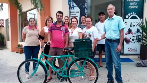 'Está muy feliz y emocionado': El emotivo gesto de vecinos con joven con autismo que sufrió el robo de su bicicleta