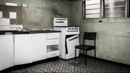 El cadáver sería de su hijo: Hombre es encarcelado por almacenar restos humanos durante años en una cocina