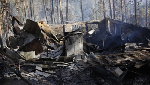 'Me equivoqué': hombre trata de apagar incendio con bidón de bencina y termina quemando su propio hogar