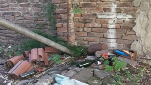 Encuentran cadáver de hombre en una cama y los restos de su madre sepultados en improvisada tumba