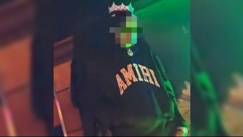 Video muestra el cadáver de un rapero embalsamado y 'presenciando' su propio funeral en una discoteque