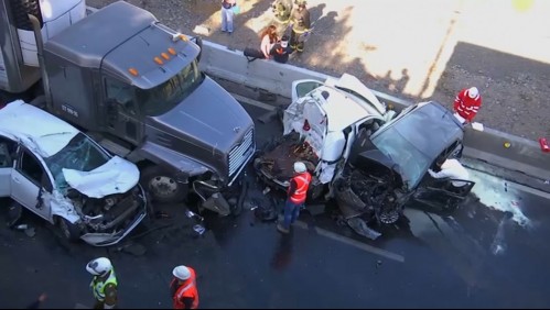 Colisión múltiple involucra al menos 11 vehículos y 3 heridos en la comuna de Maipú