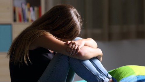 Padre golpeó a dos compañeras de su hija que le hacían bullying: una de las estudiantes terminó herida