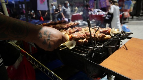 'Por favor cuiden a sus mascotas': denuncian que niña tragó un chip de perro por comer anticucho en la calle