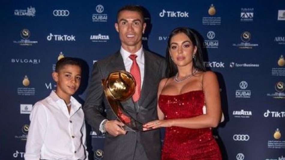 Vida llena de lujos: La enorme cifra que le deposita Cristiano Ronaldo a su esposa Georgina Rodríguez Vida llena de lujos: La enorme cifra que le deposita Cristiano Ronaldo a su esposa Georgina Rodríguez