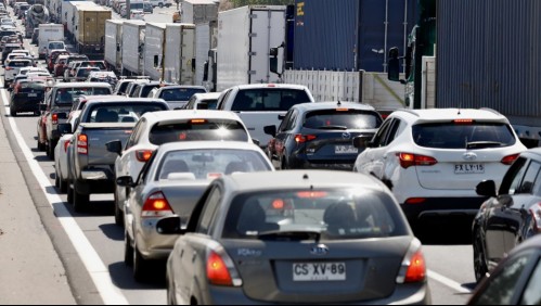 'Gigantesco taco' en la Ruta 68: Usuarios de redes sociales reportan gran congestión a la entrada a Santiago