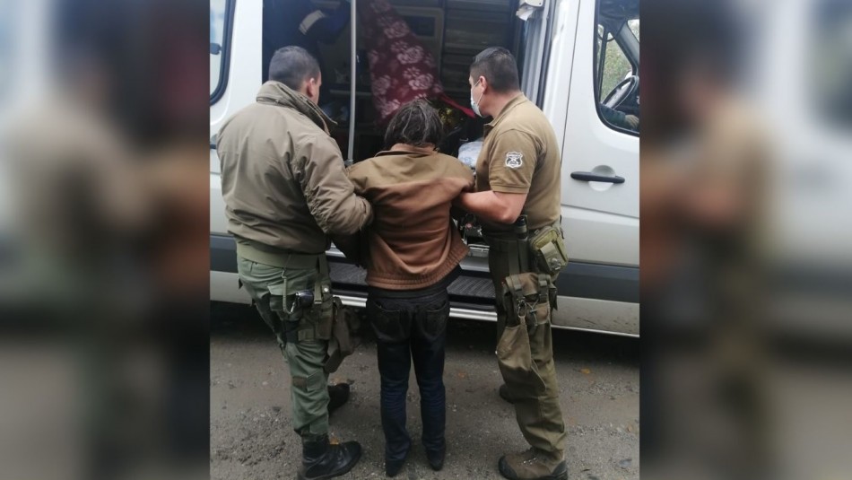 Encuentran con vida a mujer que llevaba dos días desaparecida en región de Los Ríos Encuentran con vida a mujer que llevaba dos días desaparecida en región de Los Ríos