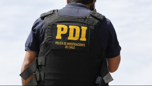 [VIDEO] Delincuentes disfrazados de policías simulan un procedimiento para robar auto a una familia