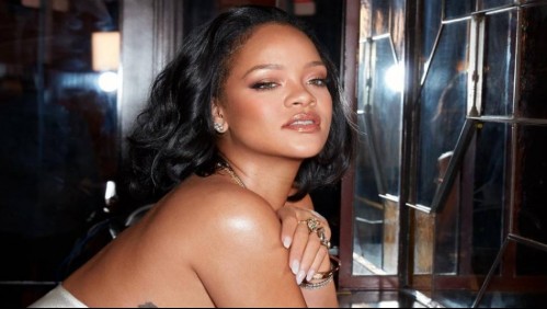 Rihanna embarazada posa para Vogue con malla roja, tacones y en una tina: Fan critican la sesión