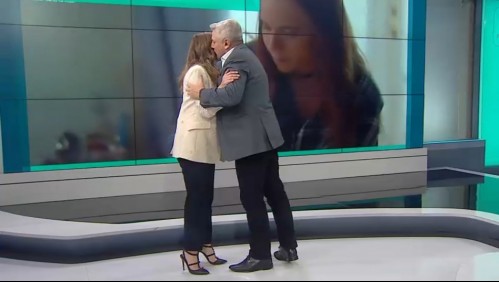 'Aquí es cuando lo pide el público': Soledad Onetto y Juan Manuel Astorga 'se besan' por el día mundial del beso