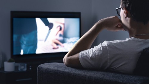 Empresa ofrece millonario premio por ver documentales sobre crímenes reales durante 24 horas