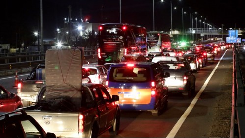 Taco de más de 12 horas en Ruta 5 Sur: Ministro pide levantar barreras de peaje para descongestionar la vía