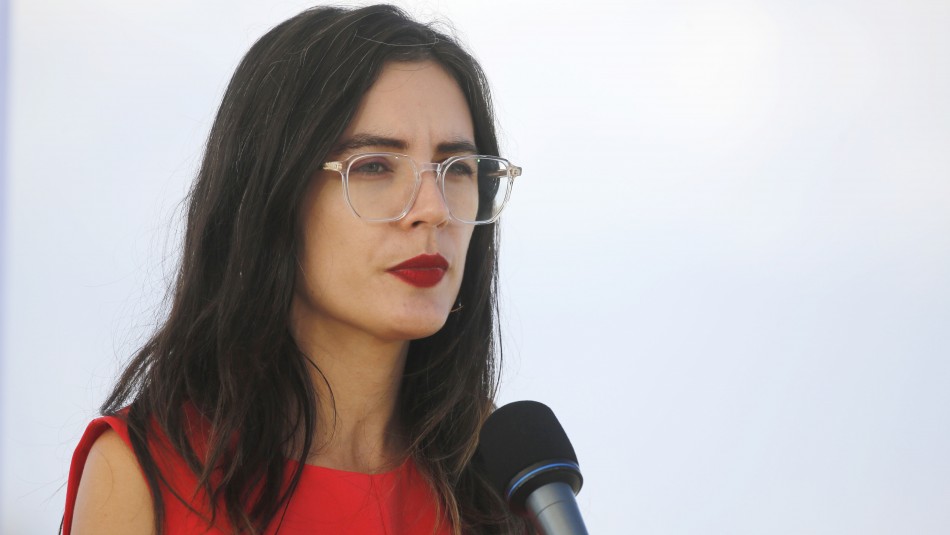camila-vallejo Vallejo cuestiona quinto retiro no acotado: