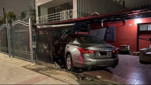 Delincuentes roban vehículo y chocan una casa tras perder el control en persecución policial