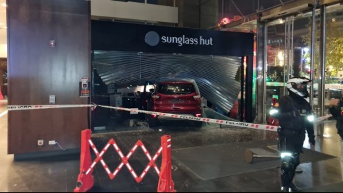 Al menos cinco sujetos realizan 'alunizaje' en edificio donde se ubica el Hotel W Santiago