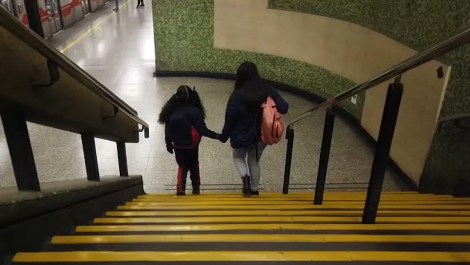 Electroshock, gas pimienta y llaves usadas como armas: Así se resguardan mujeres por miedo a ser acosadas en el Metro