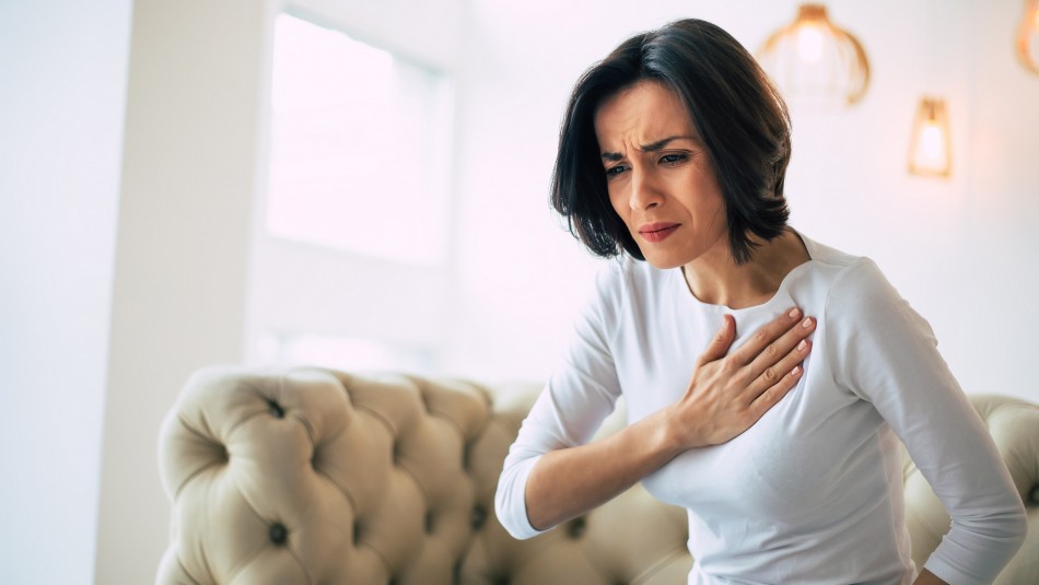 ¿Cuáles son los síntomas de los infartos cardiacos en mujeres?