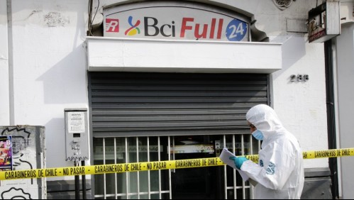 Sujeto intentó asaltar dos bancos la misma mañana: Al no poder llevarse el dinero, robó armas a los guardias