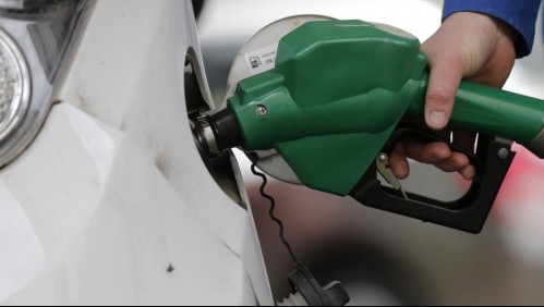 Este jueves vuelven a subir las bencinas: Bajará el precio del gas licuado para uso vehicular