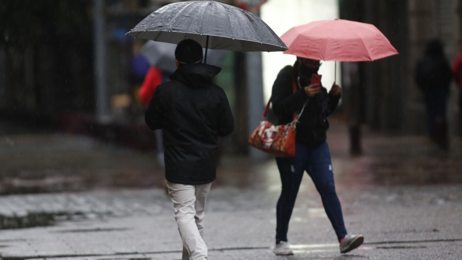 Lluvia en Santiago: precipitaciones llegan este viernes a la Región Metropolitana y podrían repetirse el domingo