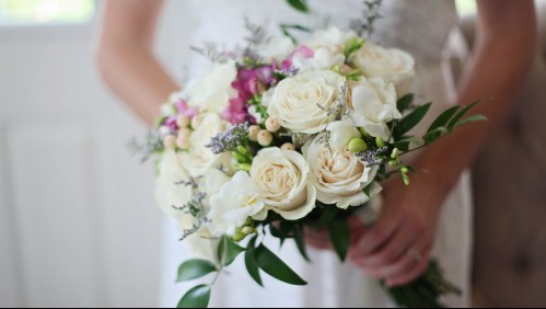 Broma termina con novia detenida en EE.UU.: Mezcló marihuana con la comida de su banquete de bodas