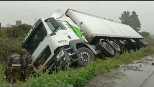 Conductor de camión queda en riesgo vital tras ser baleado en la Ruta 5 en un nuevo ataque incendiario