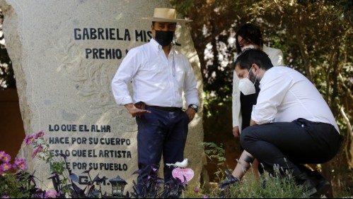 Presidente Boric recita poema para celebrar el Día del Libro e insiste de su gabinete: 'Tenemos que estar en la calle'