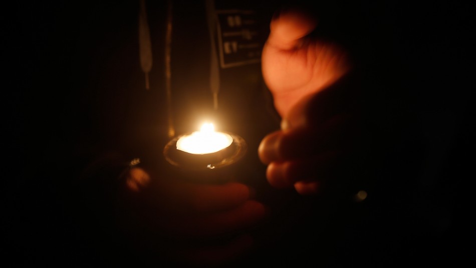 Cortes de luz: Diferentes comunas de Santiago se encuentran sin suministro eléctrico