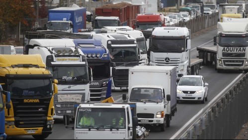 Gobierno anuncia querella contra 'quienes resulten responsables' por paro de camioneros