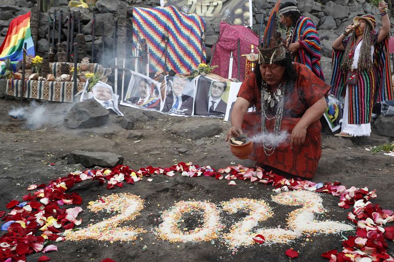 Chamanes peruanos en su ritual de fin de año