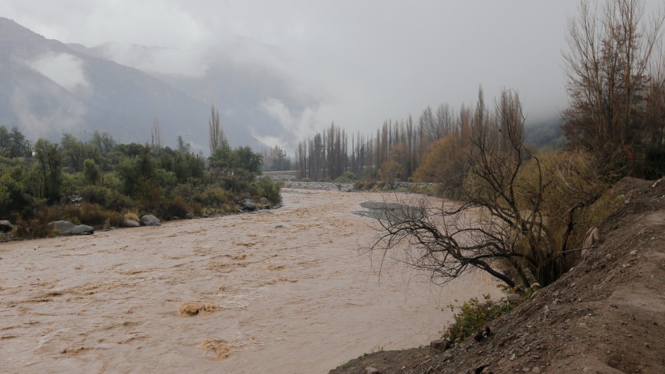 lluvia-santiago Balance por lluvias: 1 fallecido, 143 casas anegadas y casi 65 mil hogares sin luz en todo el país