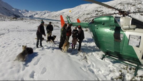 Rescatan a niña de 4 años, su madre y un arriero de 73 años desde la cordillera