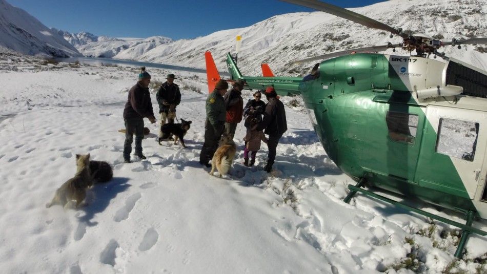 Rescatan a niña de 4 años, su madre y un arriero de 73 años desde la cordillera Rescatan a niña de 4 años, su madre y un arriero de 73 años desde la cordillera