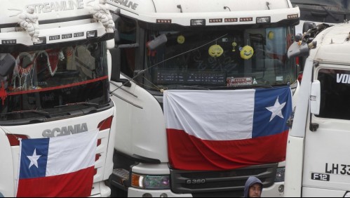 Camioneros bloquean ruta en el Biobío para exigir la restitución del Estado de Excepción en la Macrozona Sur