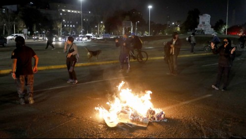 Manifestaciones en Plaza Italia provocan desvíos de tránsito y cierre de accesos a estación de Metro