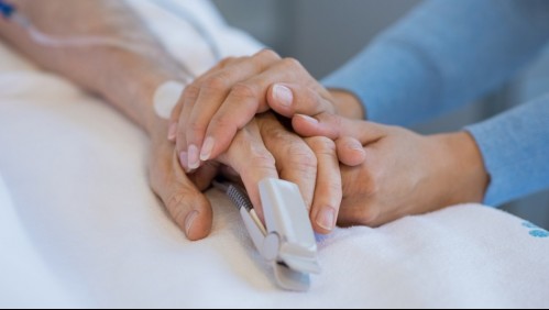 Se despertó al escuchar un extraño 'ronquido' de su madre y se percató que en verdad estaba a punto de morir