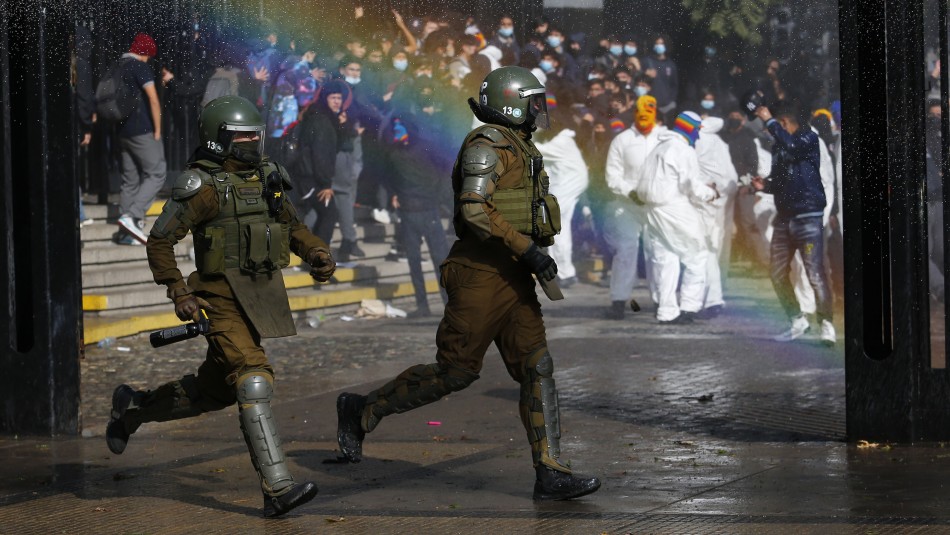 manifestacion-estudiantes Manifestaciones estudiantiles: Gobierno anuncia inversión en infraestructura y revisión de protocolos de Carabineros